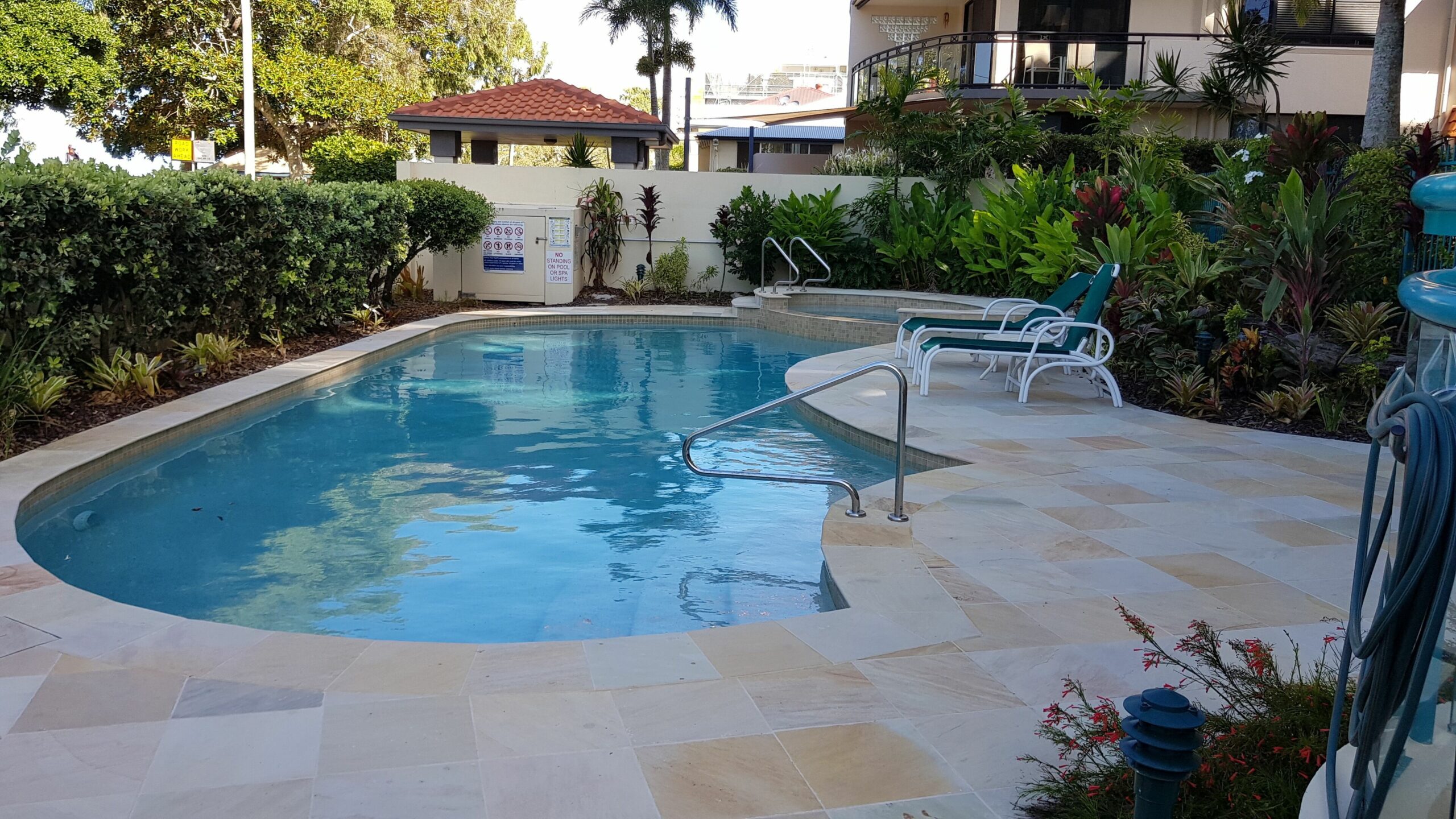 180 degree Maroochy Waterfront 2 Bedroom Apartment with air/c and secure parking