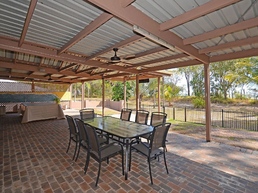 Sand n Sea - Burrum Heads- Beachfront - 4br- Aircon