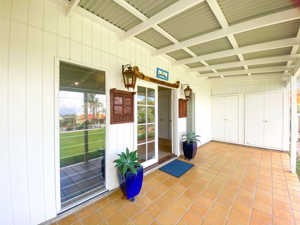 Riverside - Burrum Heads- Riverfront - 3BR - River Fishing..