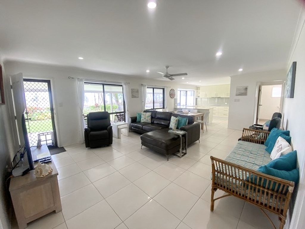 Bay Vista - Burrum Heads- Beachfront- 3 Br-aircon-pets Welcome