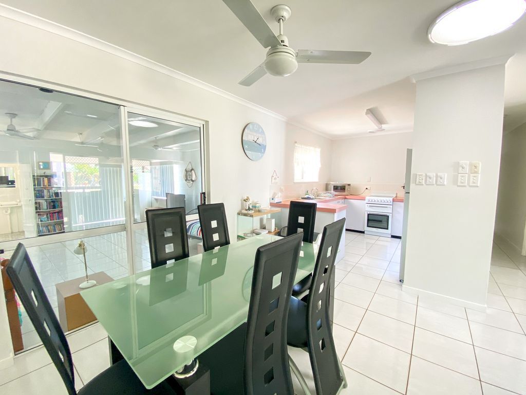 Beach House on Burrum- Close to Beach- 3br- Wifi-foxtel