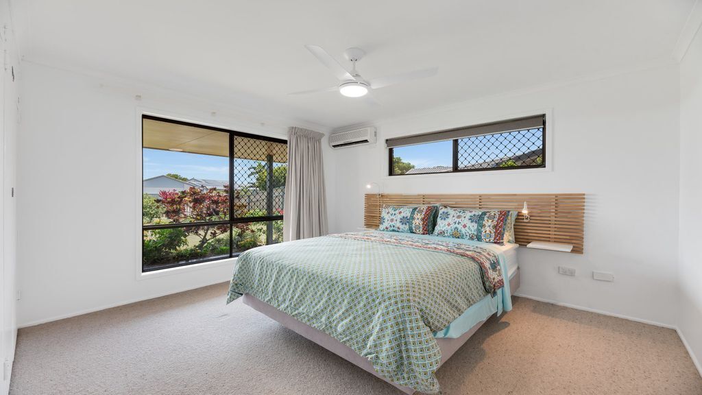 33 Wavell Avenue Golden Beach