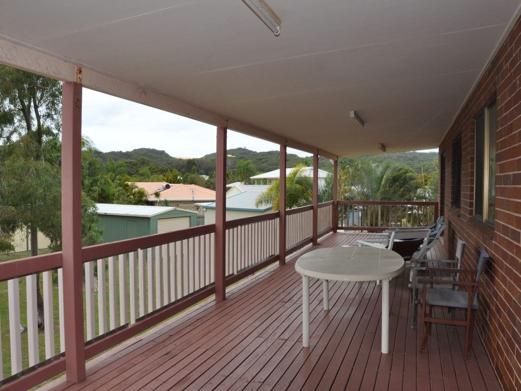 31 Bombala Crescent - Two Storey Home With Covered Outdoor Deck, Fully Fenced Backyard. Pet Friendly
