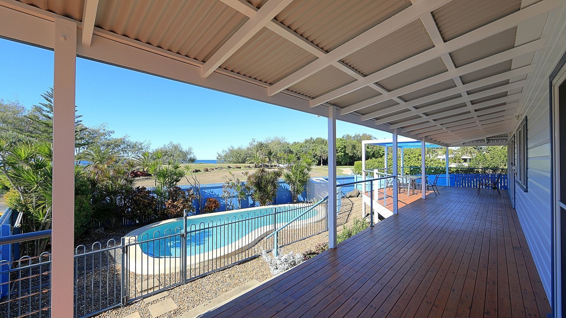 240 WOONGARRA SCENIC DRIVE HOLIDAY HOUSE