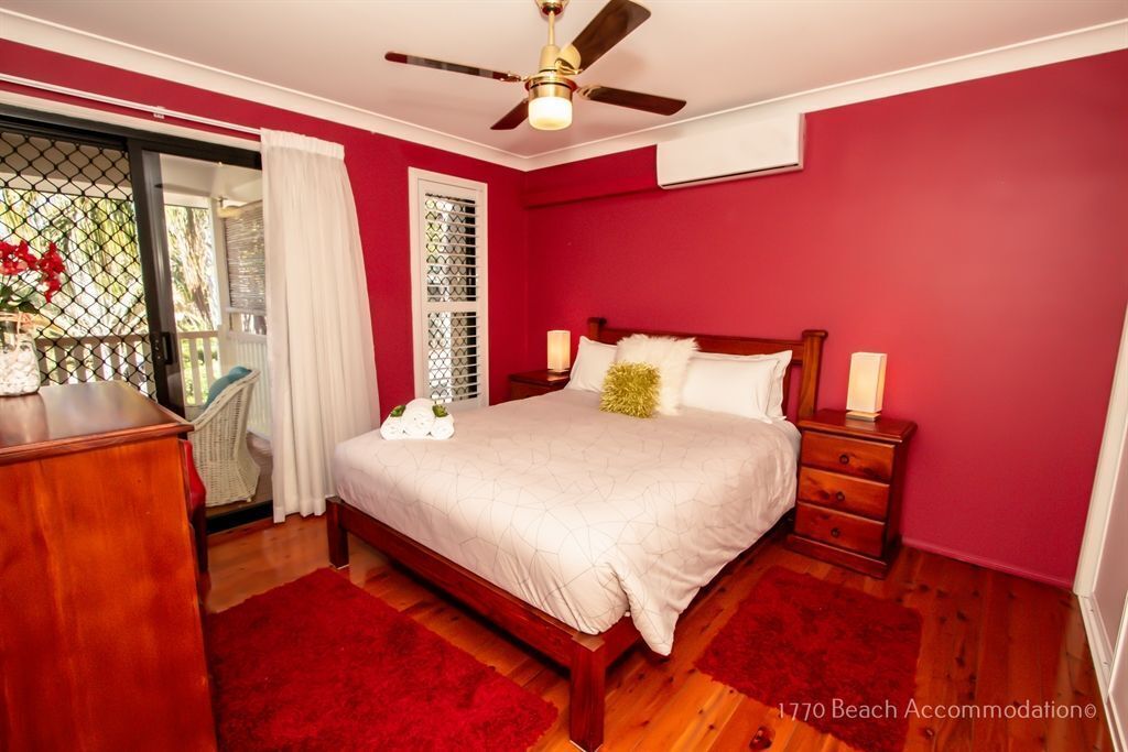 Cordelias - is in a Small Triplex Close to Shops & Beach