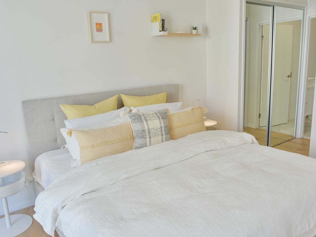 🌴 Spacious living with stunning views Over Kings Beach 🌴1 min to beach cafes and