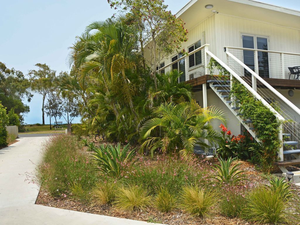 Sea Breeze & Water Views Among the Palm Tree Canopy -apt 4