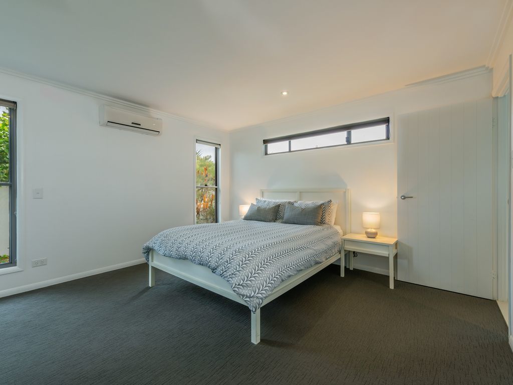 Sands Beach House B - Beachside Getaway, Wifi, Linen, Enclosed Garden