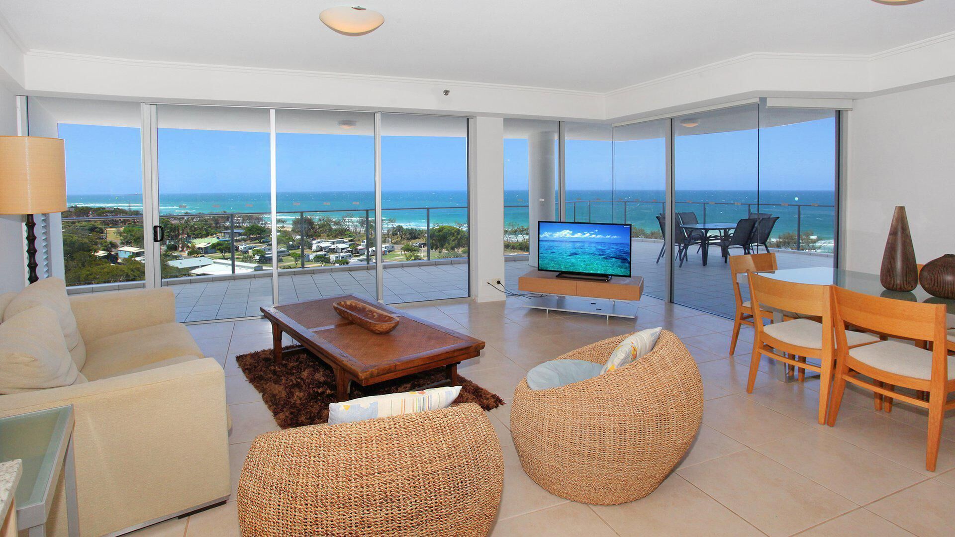 Sebel 808 - Two Bedroom Resort Unit with Amazing Ocean views + Wifi + Aircon and BBQ