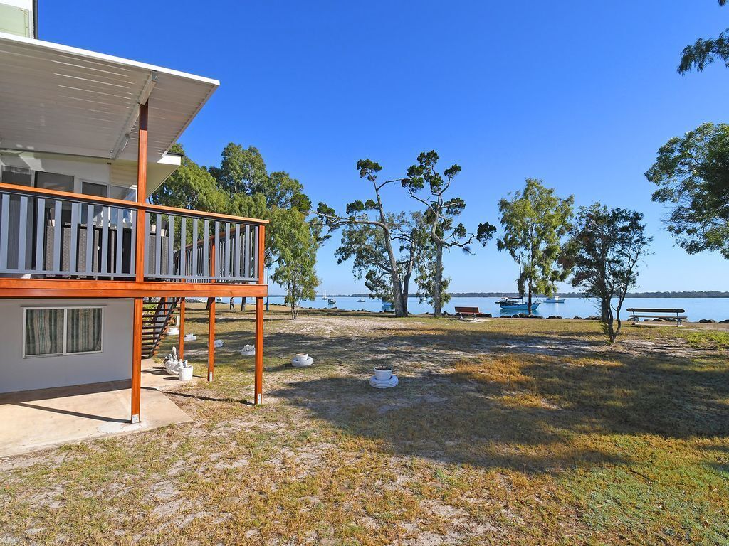 Bazza's Beach House - Riverfront - 3BR - Renovated