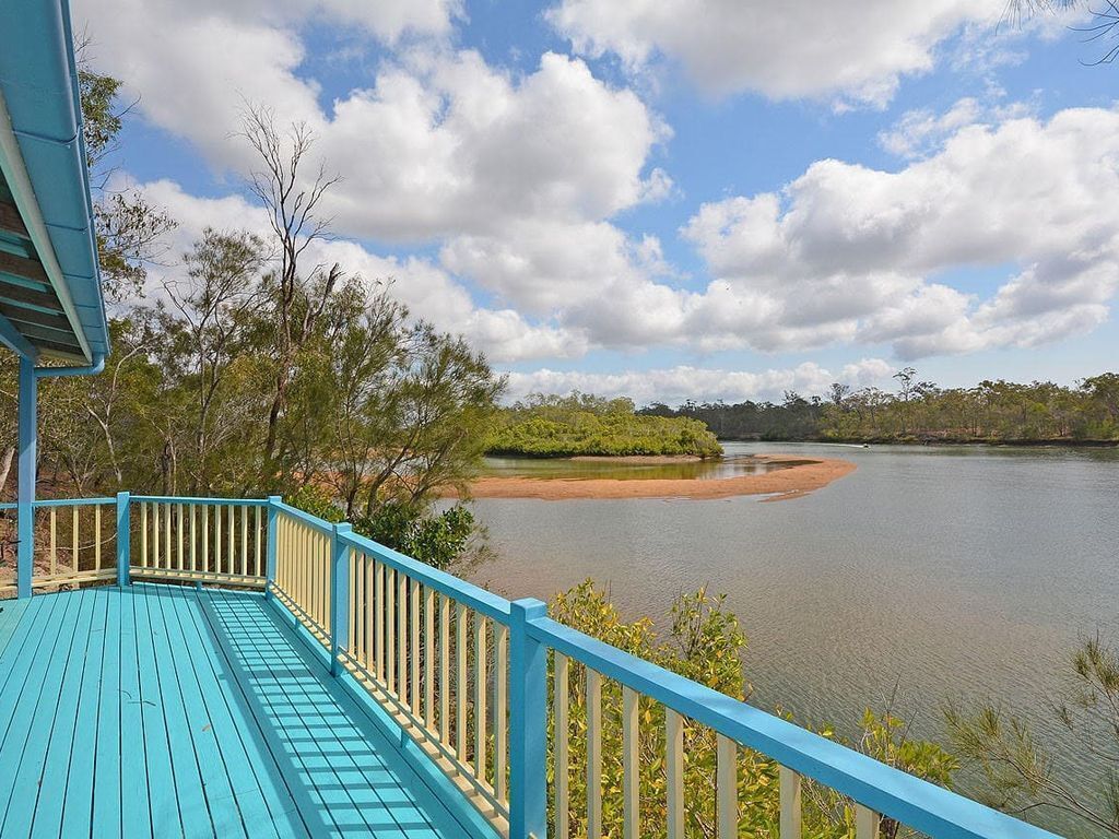 Burrum River Boat House - Pacific Haven- Riverfront - 2BR