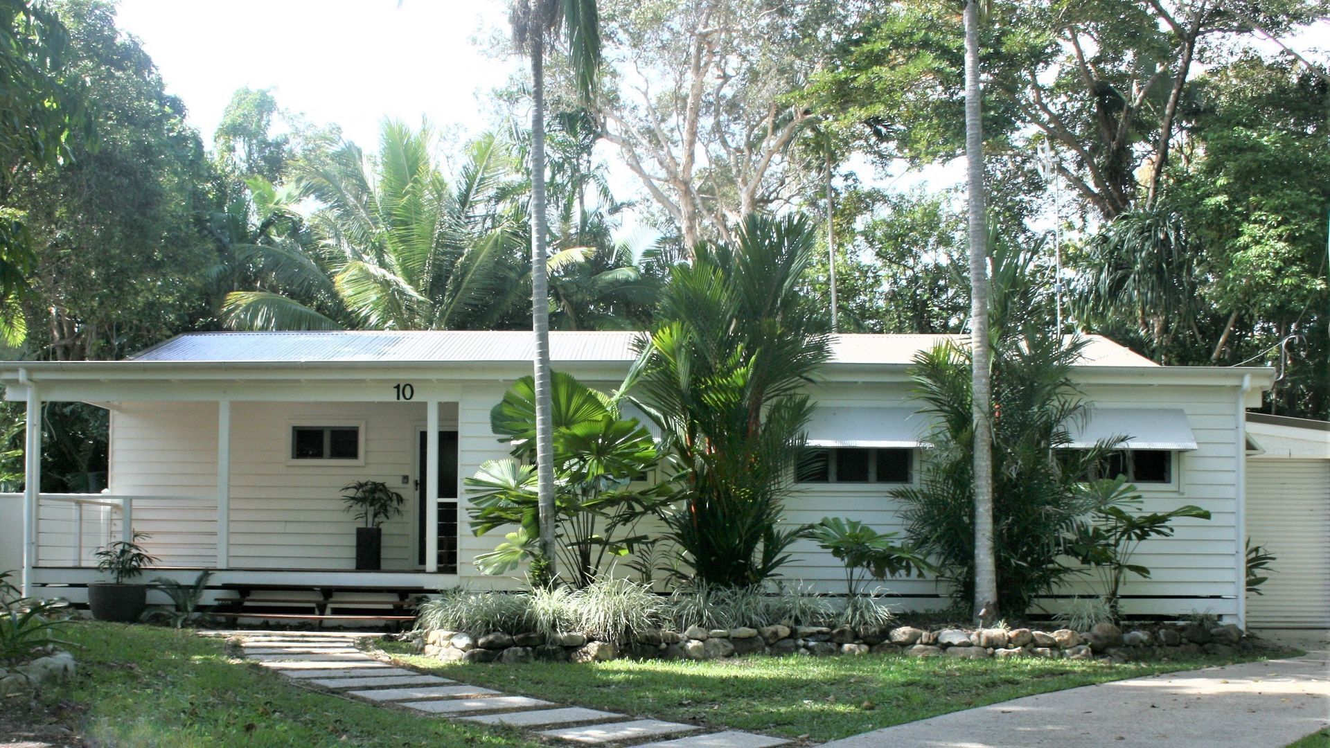 Atoll Close, 4 bedrooms, free WiFi, Private Pool, walk to beach, Foxtel