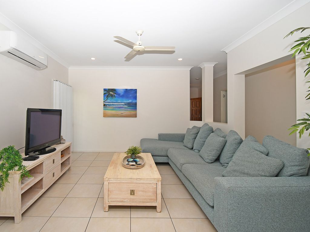 A Home By The Sea - Toogoom - 4BR - Pool - Aircon - Outside Pet Friendly