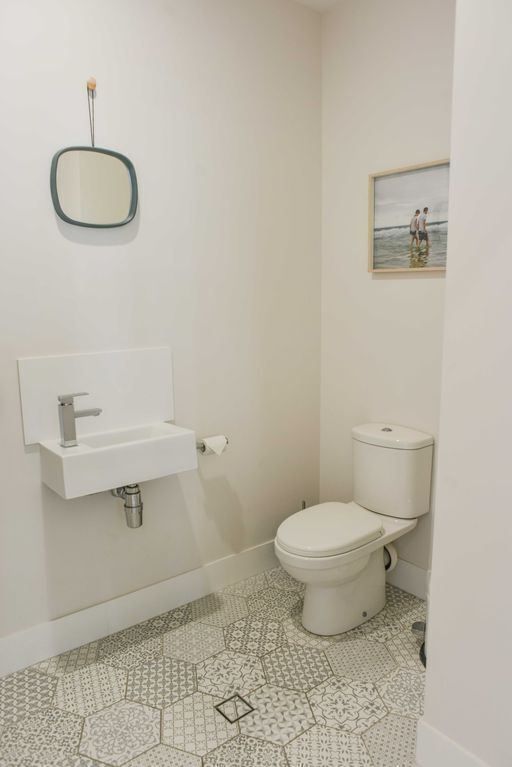 🌴 Spacious living with stunning views Over Kings Beach 🌴1 min to beach cafes and