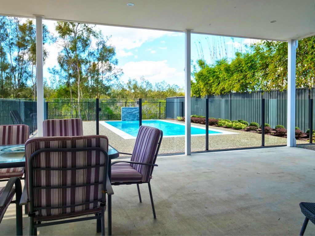 Hampton's House - Burrum Heads- Pool - 5BR - Close to Beach