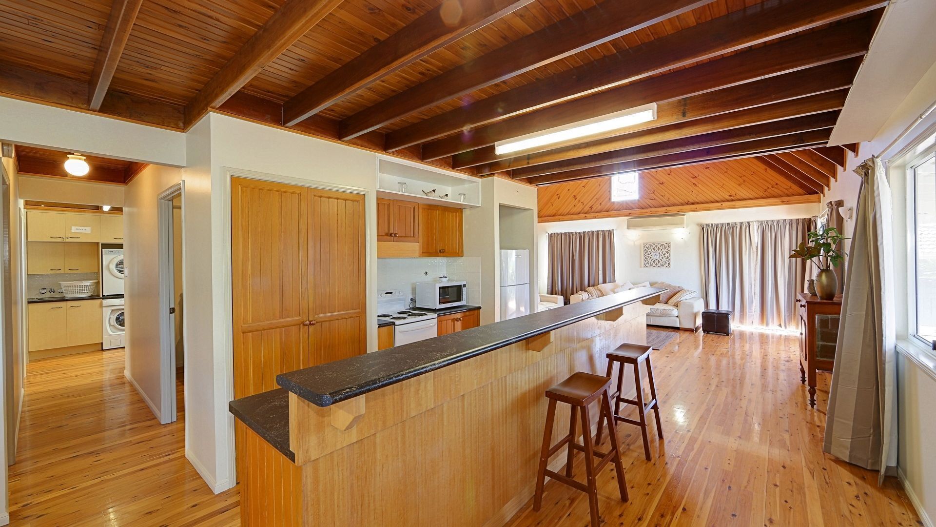 240 WOONGARRA SCENIC DRIVE HOLIDAY HOUSE