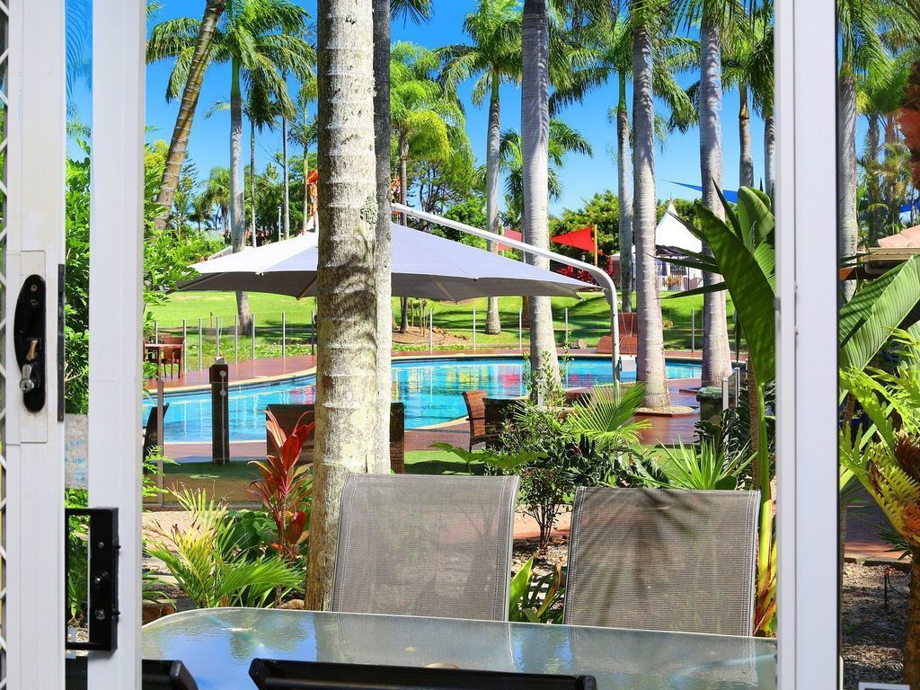 Resort Style - The Oasis Resort Villa 7, 2 Landsborough Pde