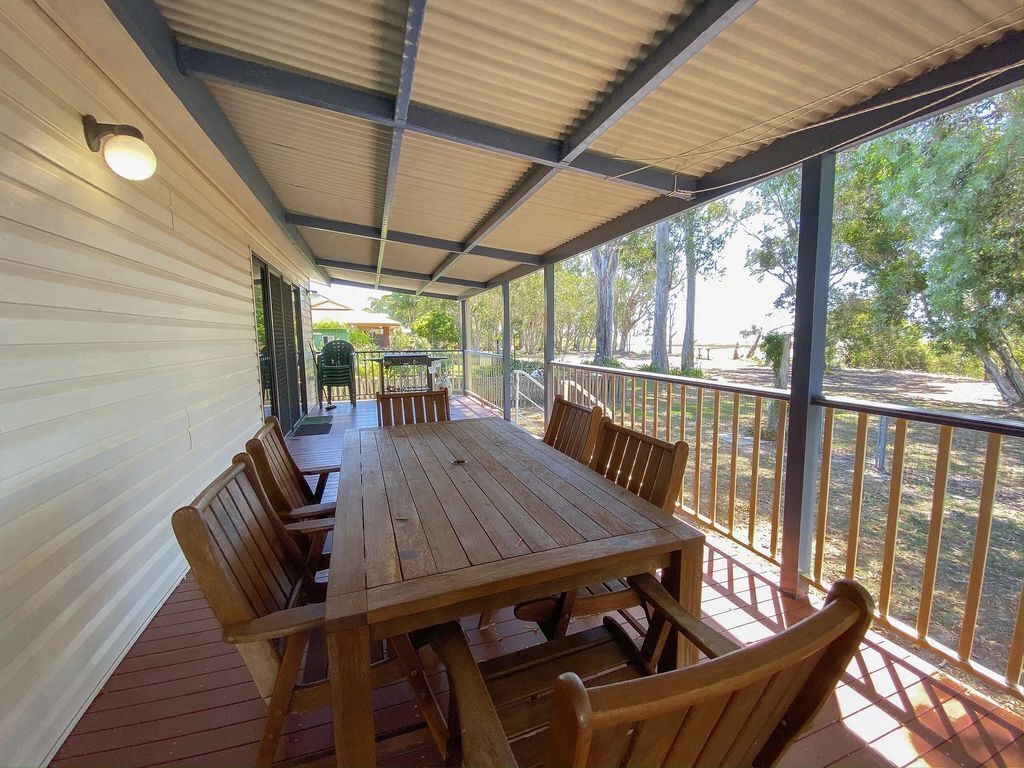 On The Bank - Burrum Heads- Riverfront- 3br- Aircon