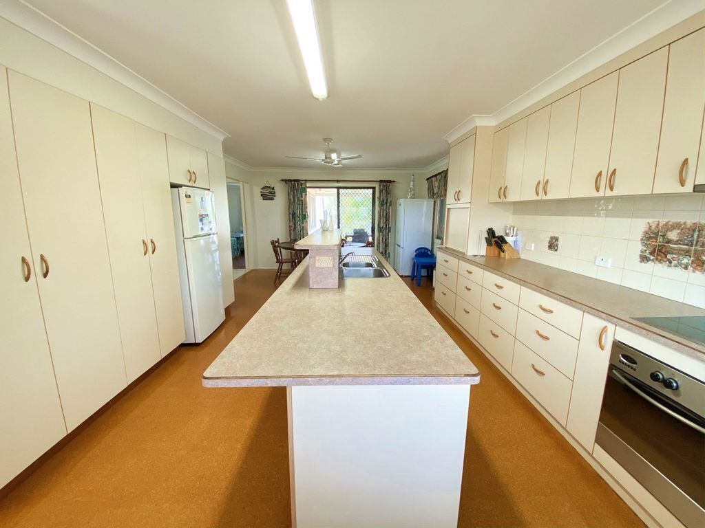 Utopia - Burrum Heads- Riverfront - 5br- Aircon- Pets Welcome