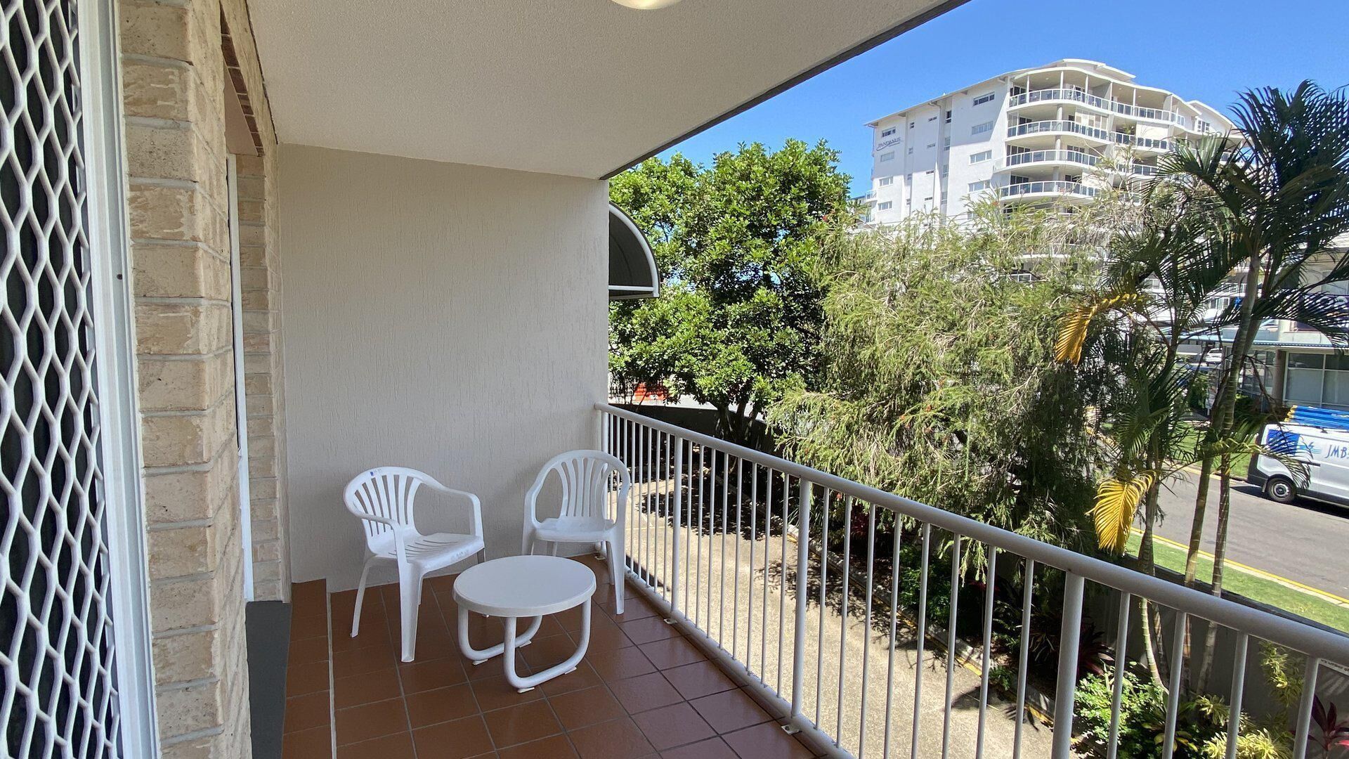 Beachside 2 - Three Bedroom Budget Unit With Wifi Only One Street Away From the Beach!