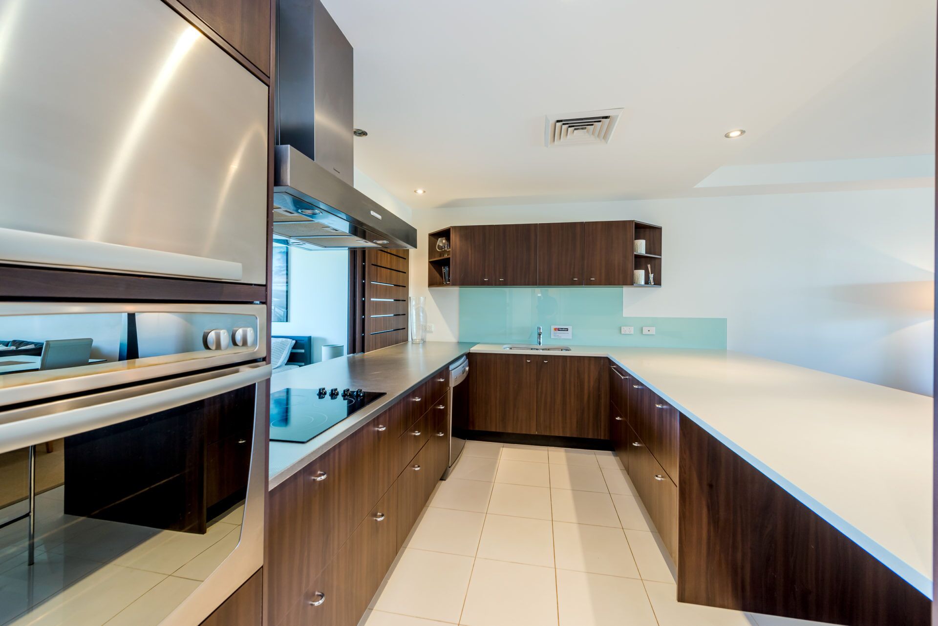 Stylish Beach Side Apartment - Unit 5 - 33 Lorikeet Drive