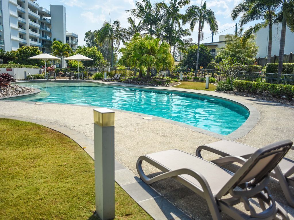 Heart Of the Sunny Coast 2 Resort Pools/gym Open! Walk to Sunshine Plaza