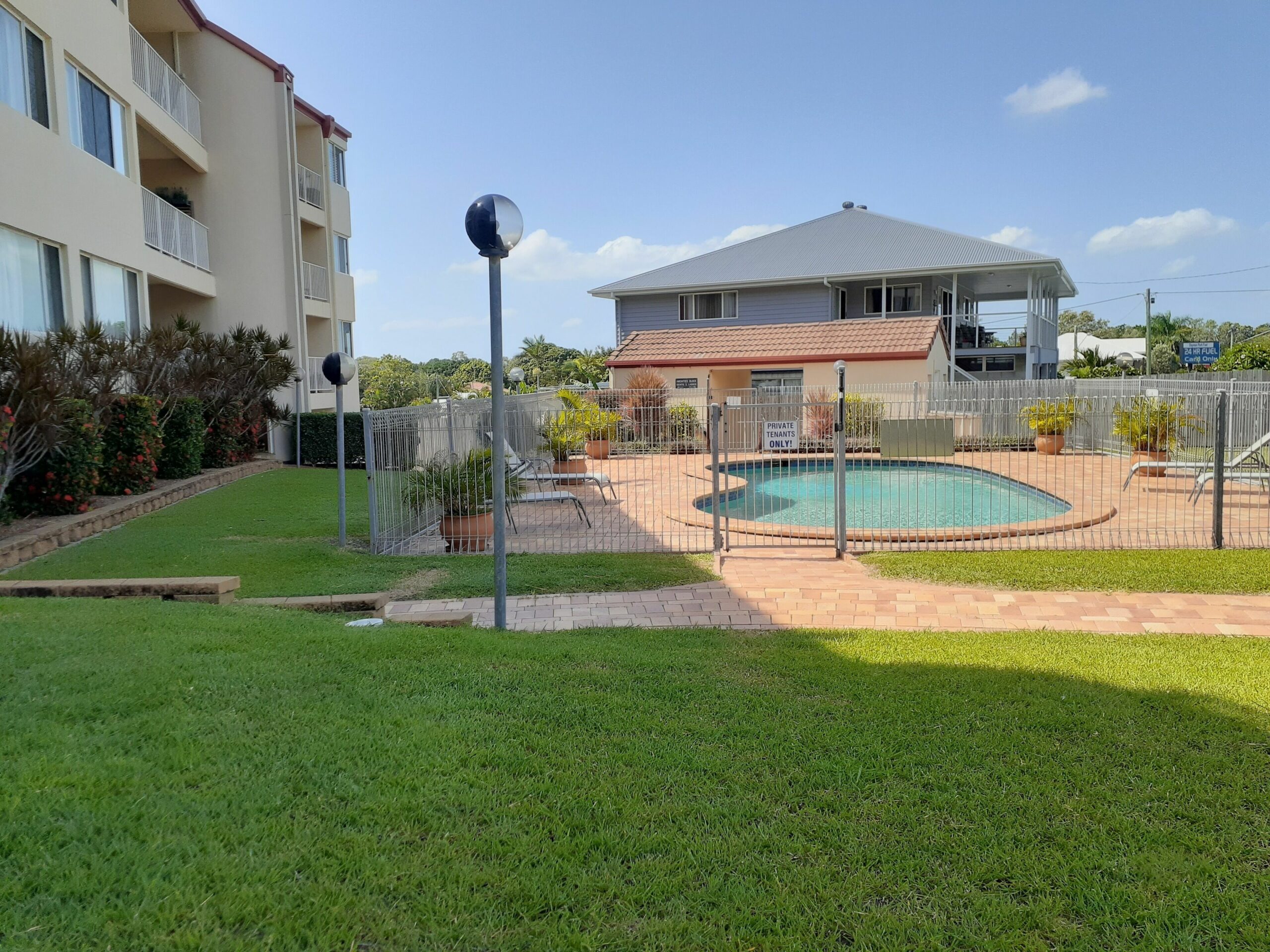 Beauty in the Bay - Sit on your balcony, relax and enjoy the views of the ocean