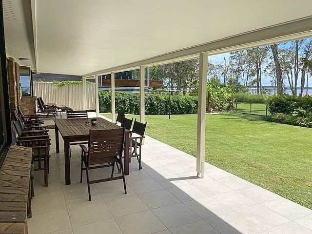 Bay Vista - Burrum Heads- Beachfront- 3 Br-aircon-pets Welcome