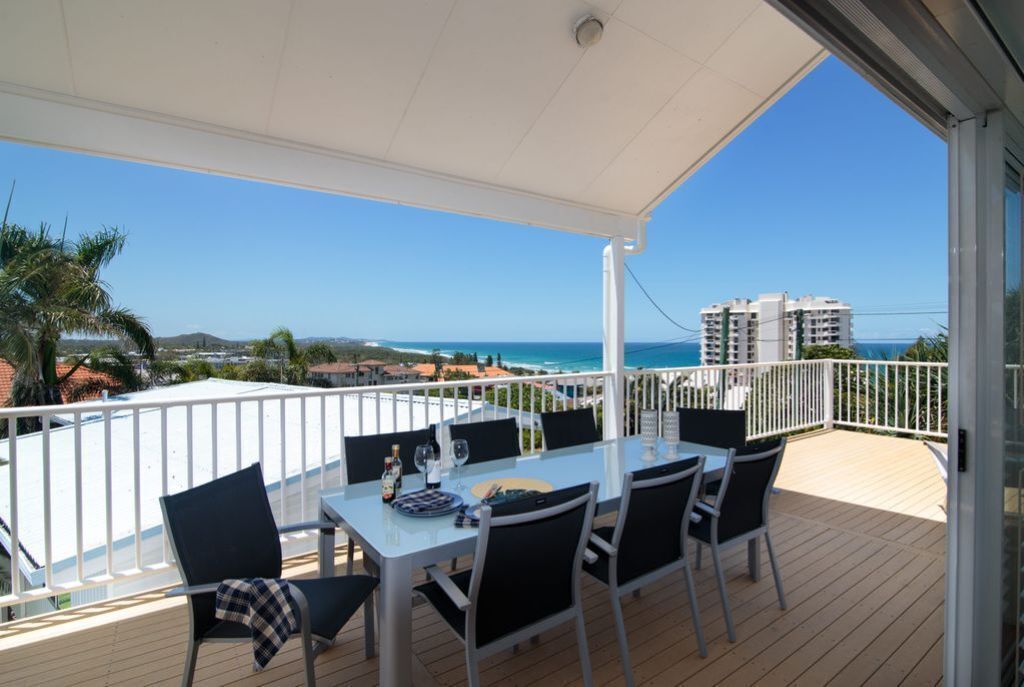 The White House - Central Coolum, Spectacular Ocean Views, & Wifi