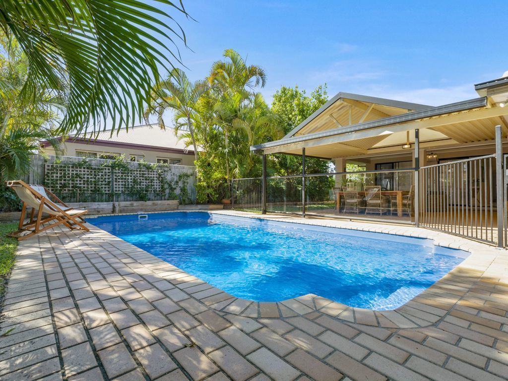 Island Break - Heated Pool, Wifi, Pet Friendly