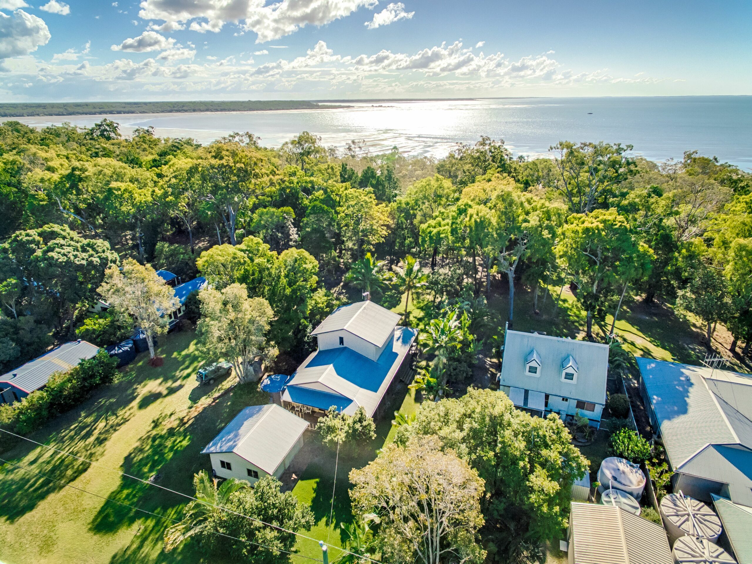 PERFECT GETAWAY ALONG THE GREAT SANDY STRAITS – STONE'S THROW FROM THE BEACH.