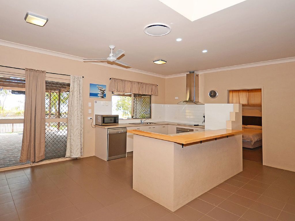 Sand n Sea - Burrum Heads- Beachfront - 4br- Aircon