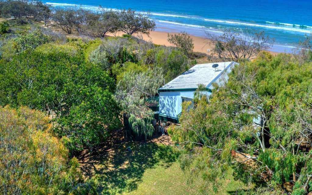 Nick's Place - ON Beach Holiday House