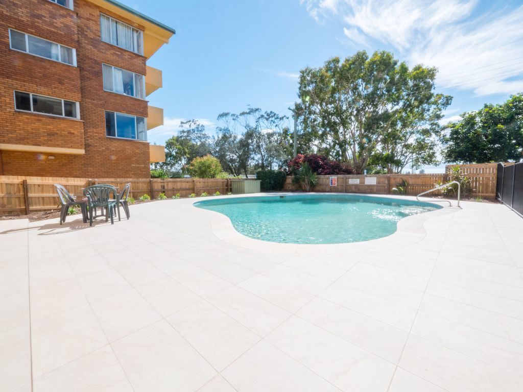 Golden Shores Unit 3, 21 Landsborough Parade