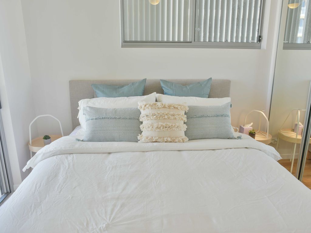 🌴 Spacious living with stunning views Over Kings Beach 🌴1 min to beach cafes and