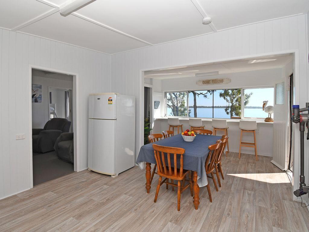 Bazza's Beach House - Riverfront - 3BR - Renovated