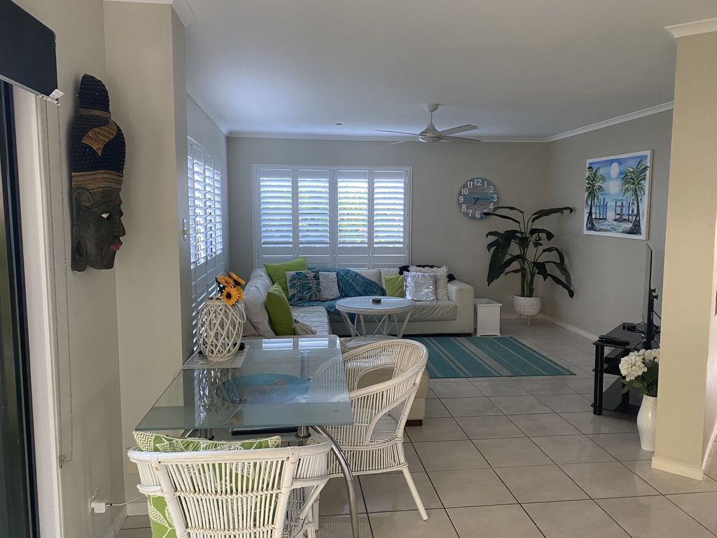 Spacious Beach House in Beautiful Dicky Beach, Caloundra