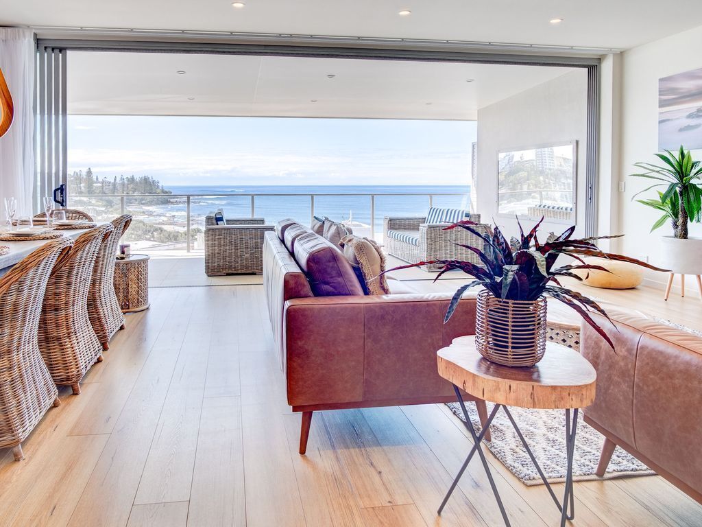 ? Luxurious Kings Beach Penthouse ? Spacious Living, Large Entertaining Balcony,