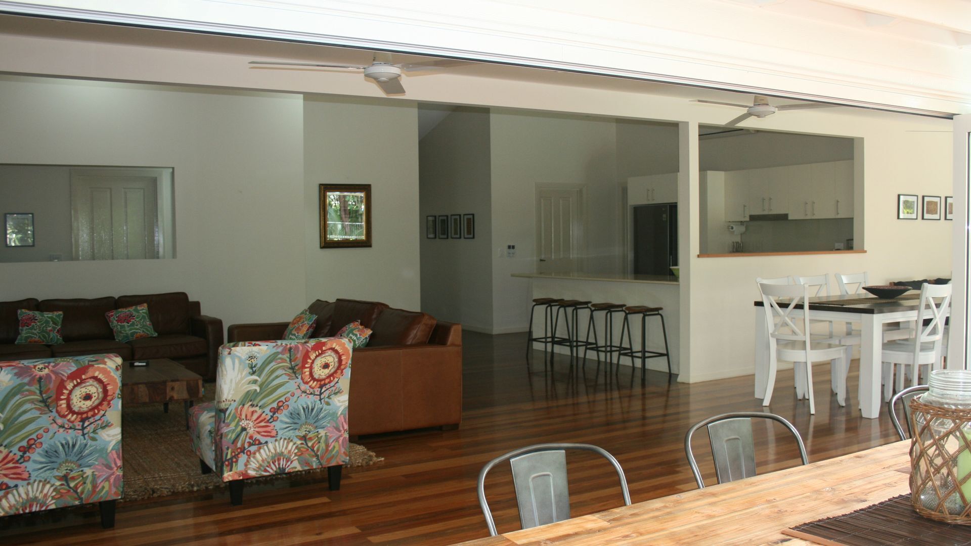 Atoll Close, 4 bedrooms, free WiFi, Private Pool, walk to beach, Foxtel