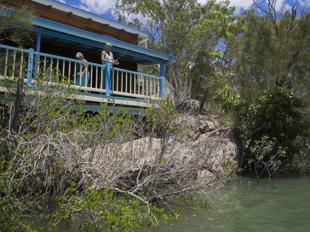 Burrum River Boat House - Pacific Haven- Riverfront - 2BR