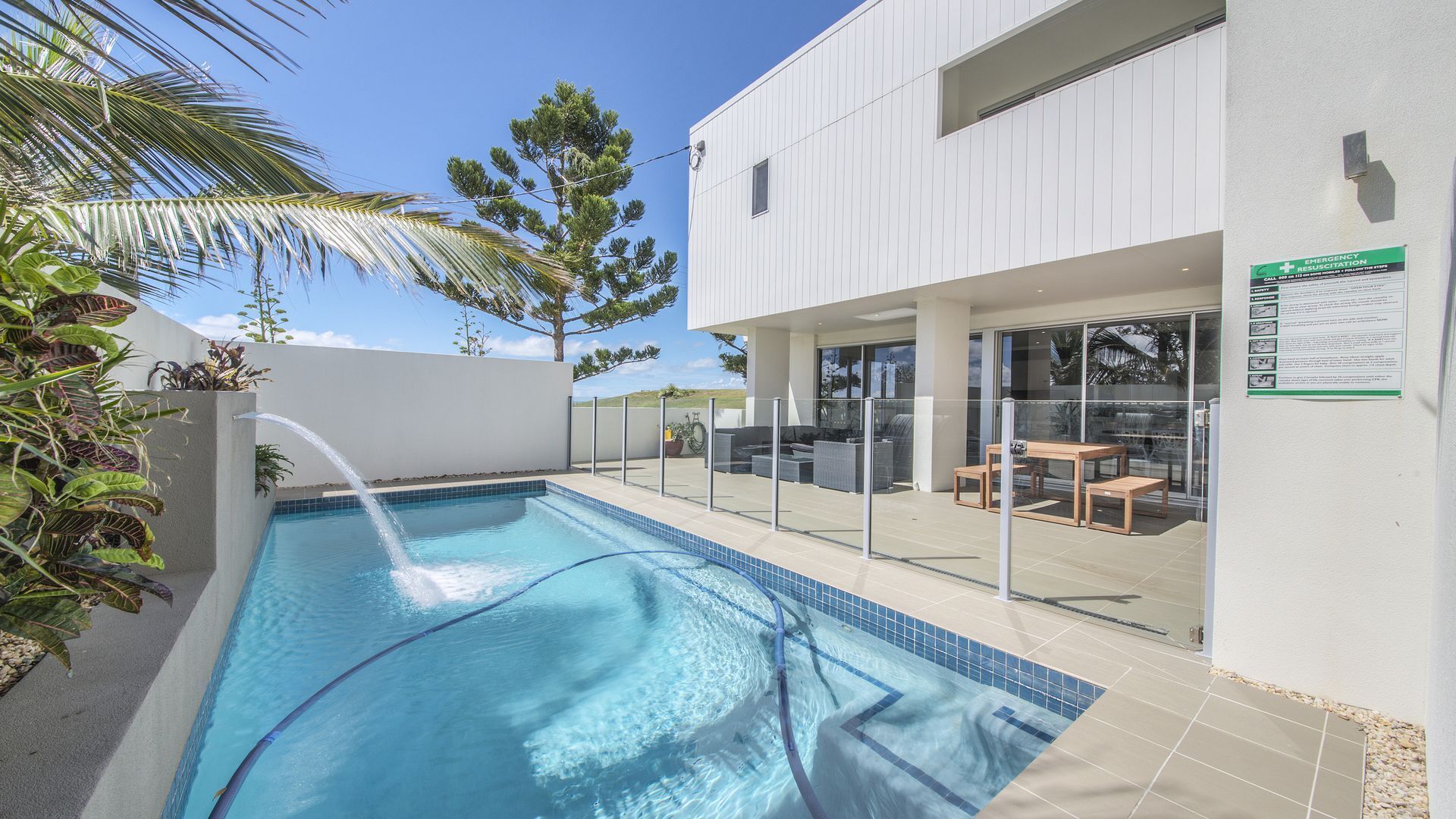 Beachfront Emu Park With Pool