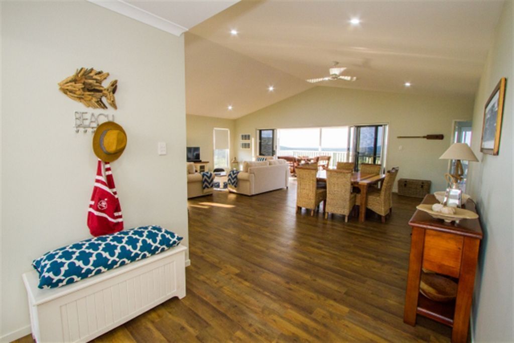 The Boat House - Luxury 3 Bedroom Hampton Style Beach House With Stunning Ocean & Hinterland Views