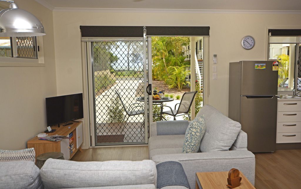 Garden View Apartment Opposite The Beach