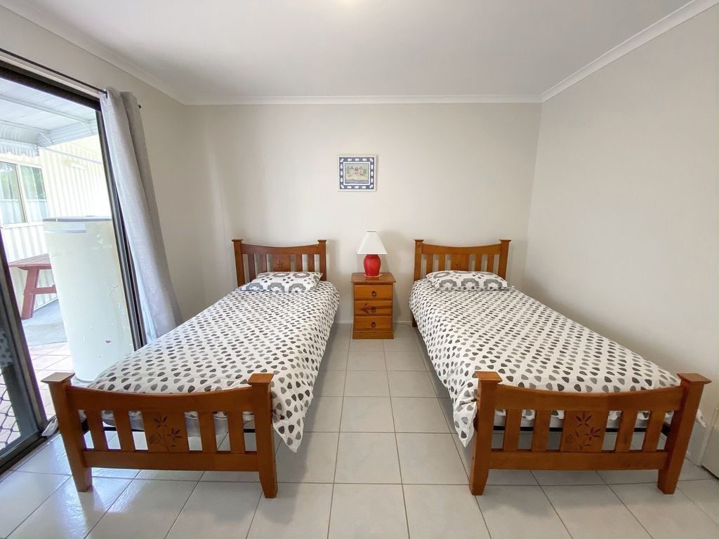 Sea Esta - Burrum Heads- Walk to River- 2br- Aircon- Large Yard