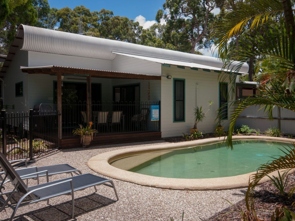 1 Naiad Court - Lowset Family Home With Swimming Pool and Covered Deck. Pet Friendly