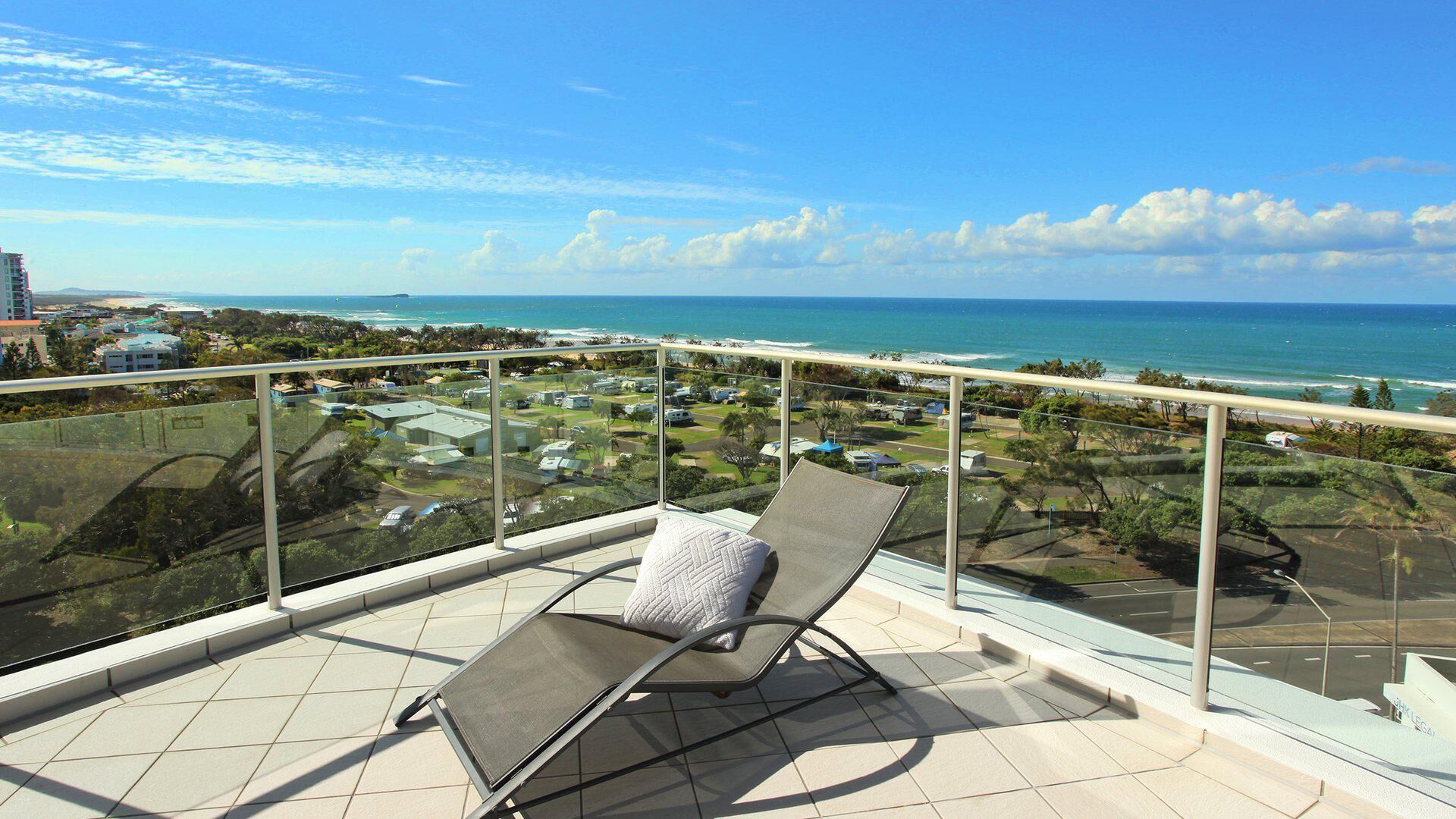 Sebel 808 - Two Bedroom Resort Unit with Amazing Ocean views + Wifi + Aircon and BBQ