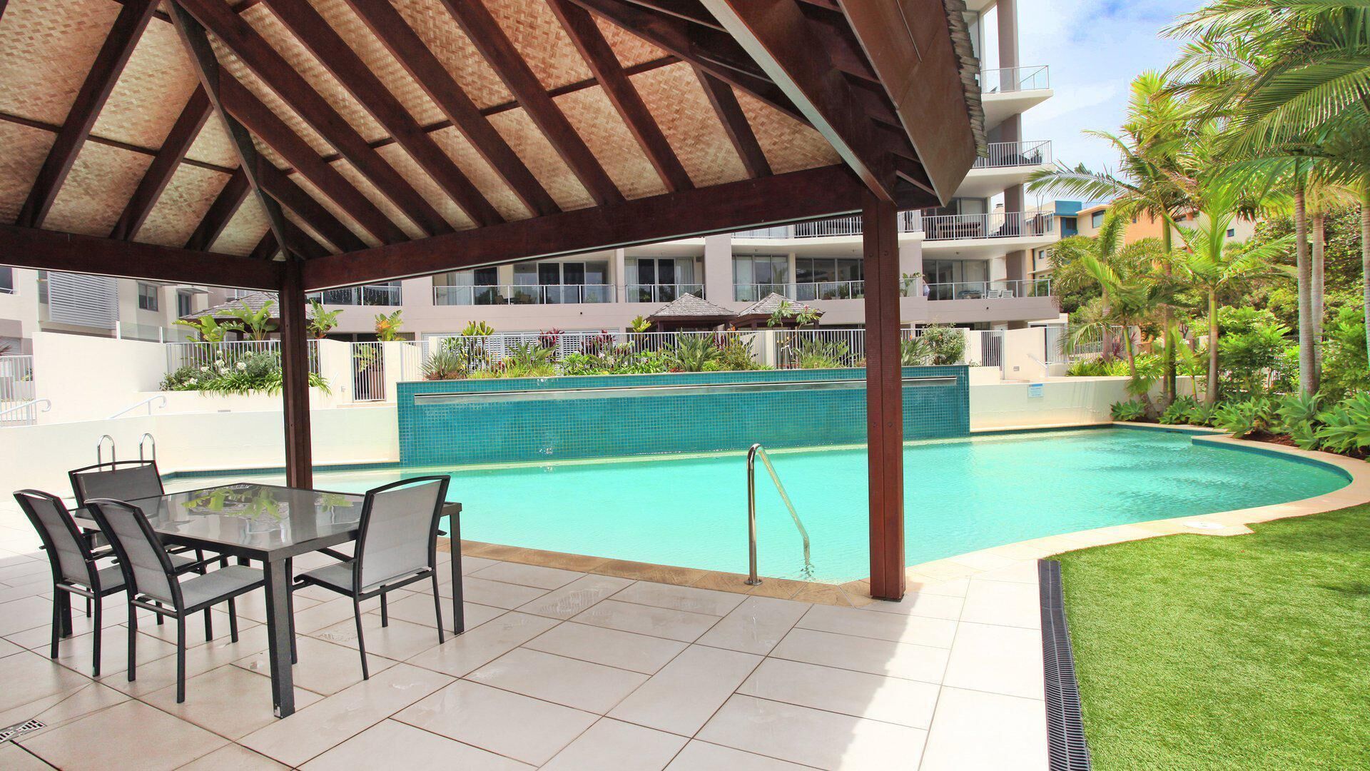 Karmasea 43 - Top Floor Suite w/WIFI+Balcony and BBQ+ Aircon and Complex pool