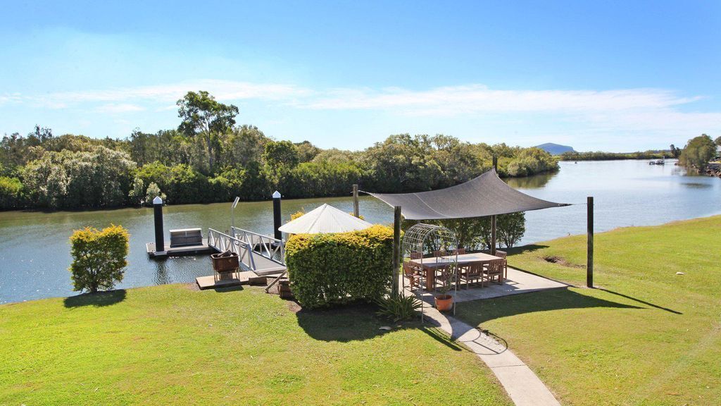 Campbell 7 - Four Bedroom House on River