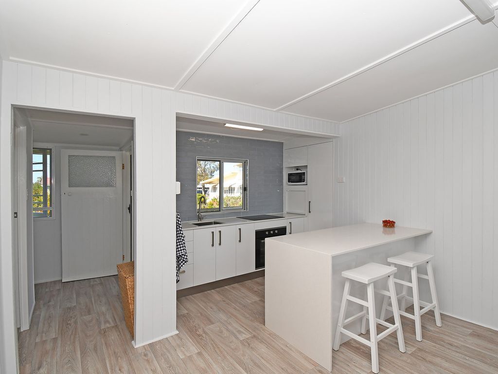 Bazza's Beach House - Riverfront - 3BR - Renovated