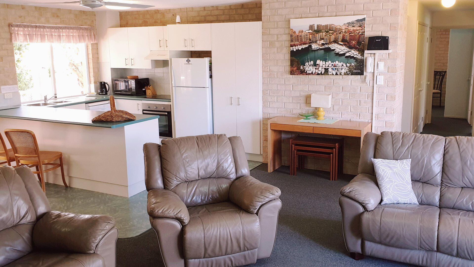 Beachside 2 - Three Bedroom Budget Unit With Wifi Only One Street Away From the Beach!